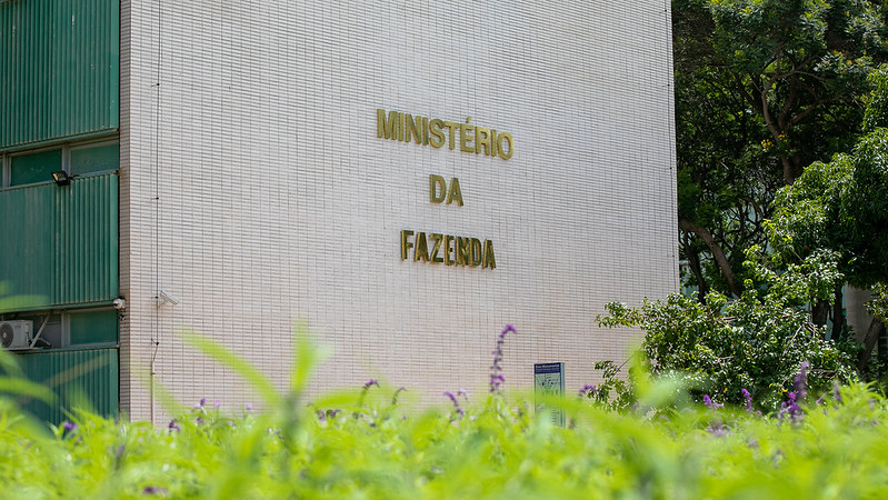 União avalia proposta que pode reduzir em R$ 3 bilhões dívida de Minas Gerais União avalia proposta que pode reduzir em R$ 3 bilhões dívida de Minas Gerais