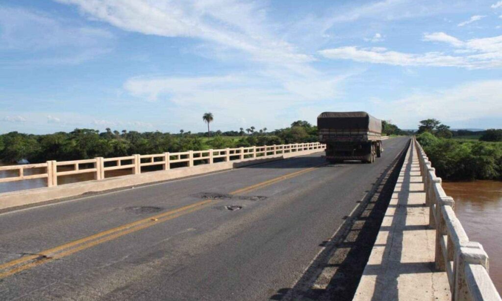 Manifestação volta a cobrar solução para a Ponte da Barra e reforça preocupação com os impactos na economia do Norte de Minas Manifestação volta a cobrar solução para a Ponte da Barra e reforça preocupação com os impactos na economia do Norte de Minas