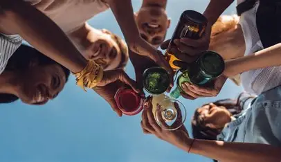 ÁLCOOL ENTRE JOVENS E ADOLESCENTES: UM ALERTA QUE NÃO PODE SER IGNORADO